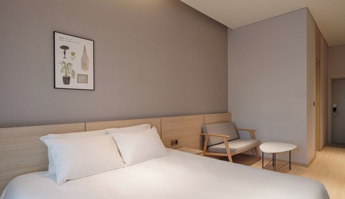 Studio- Barrier Free