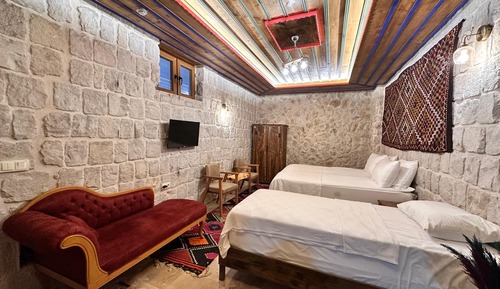 Underground Triple Room