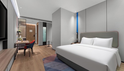 1 King Standard Accessible