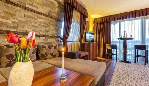 Family Room, Lake View