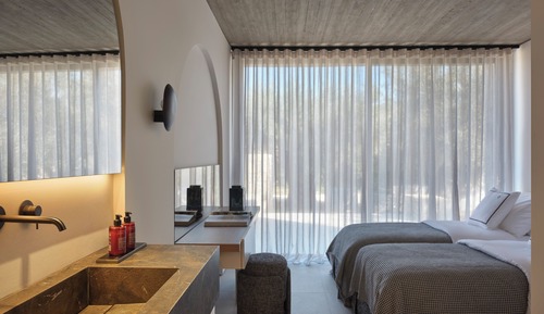 Majestic 2-Bedroom Villa with Private Heated Pool