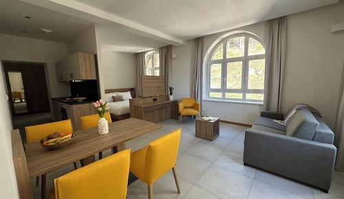 Comfort Studio, Hill View