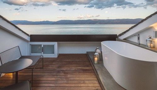 Superior Duplex, Balcony, Lake View