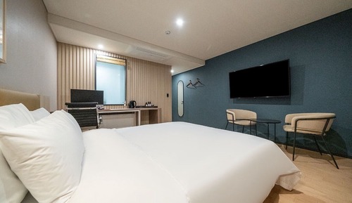 Superior Double Room, City View