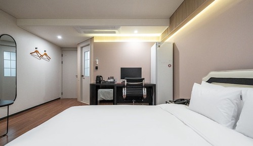 Deluxe Double Room, City View
