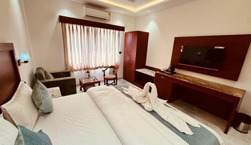 Superior Suite, 1 King Bed, Balcony