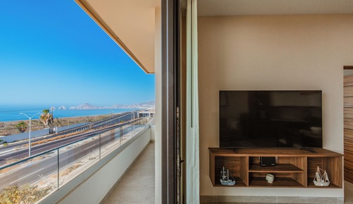 Luxury Apartment, Pool Access, Ocean View 104