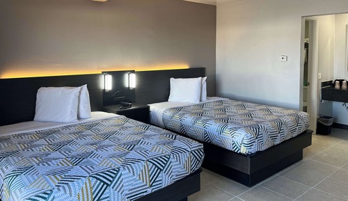 Standard Room, 2 Queen Beds, Non Smoking