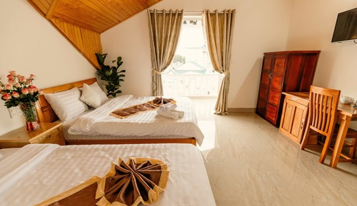 Basic Quadruple Room, Patio, City View