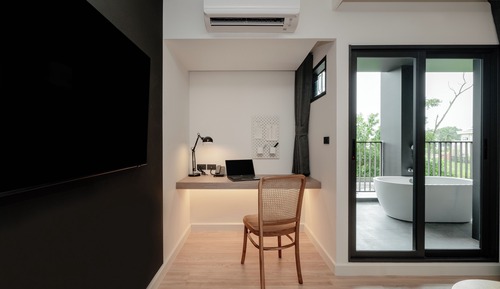 One Bedroom Suite Bathtub Double