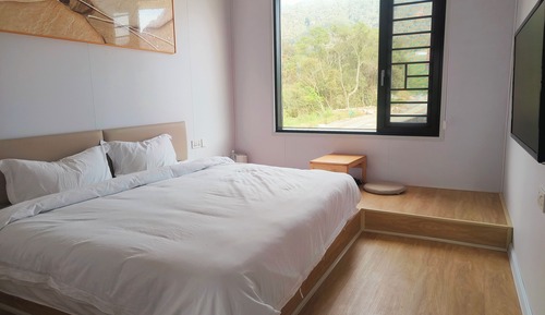 Superior Double Room, 1 King Bed, Private Bathroom, Mountain View