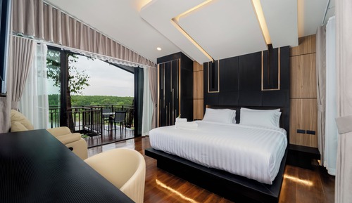 Deluxe Suite, Balcony, Lake View