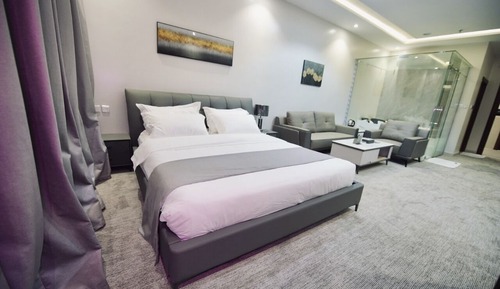 Executive Studio Suite, City View