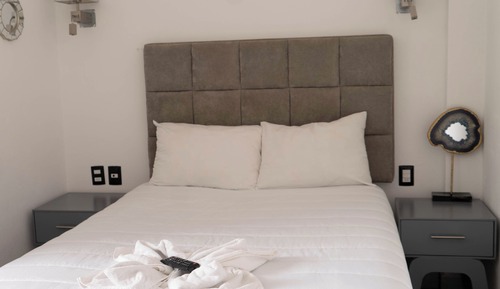 Comfort Room, Balcony