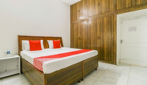 Family Room, Balcony, City View