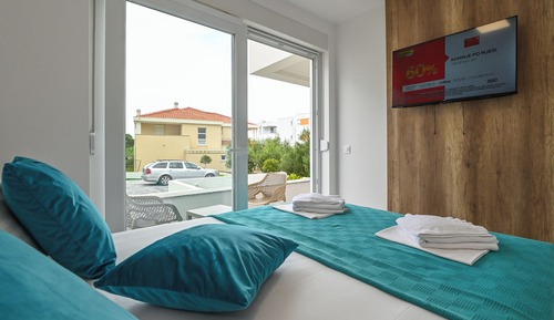 Apartment, 2 Bedrooms, Poolside