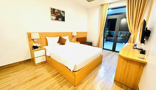 Deluxe Room, Balcony, City View