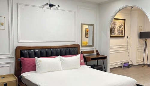 Deluxe Room, 1 King Bed with Sofa bed, City View