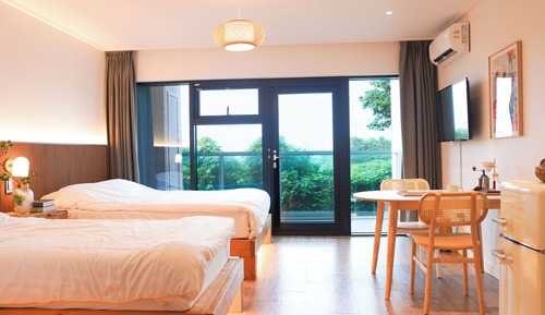 Deluxe Studio Suite, 1 Bedroom, Balcony, Beach View