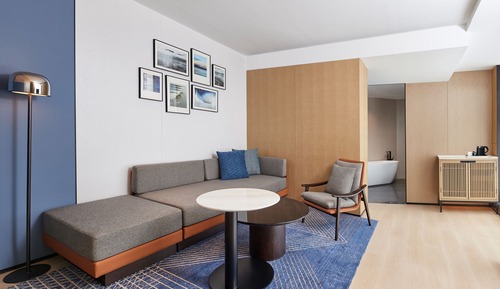 Exclusive Suite, 1 King Bed, Lake View