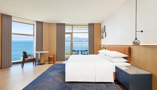 Room, 1 King Bed, Lake View