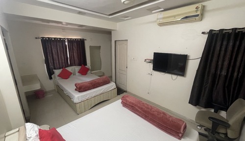 Deluxe Quadruple Room, City View