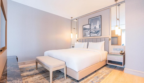 Executive Suite, City View