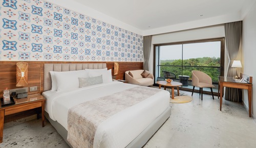 Standard Room, 1 King Bed, Balcony