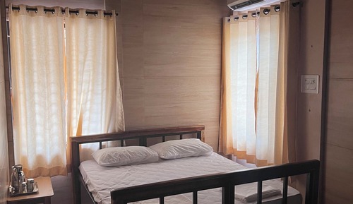 Traditional Cabin, Garden View