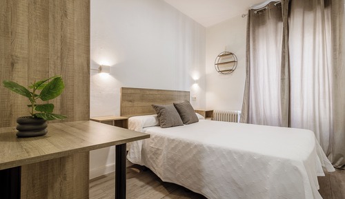 Basic Double Room, Shared Bathroom