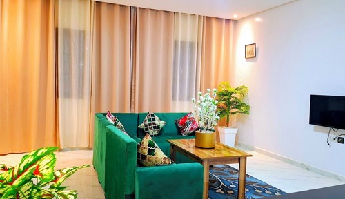 Standard Studio, Lake View