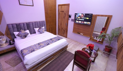 Deluxe Room, 1 King Bed, Non Smoking