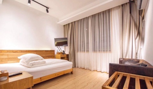 Basic Double Room Single Use, 1 Double Bed, Non Smoking, Private Bathroom