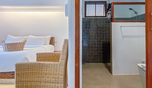 Beach Front Villa with Bathtub