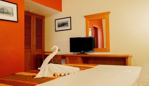 Standard Double Room, 2 Queen Beds, Garden View