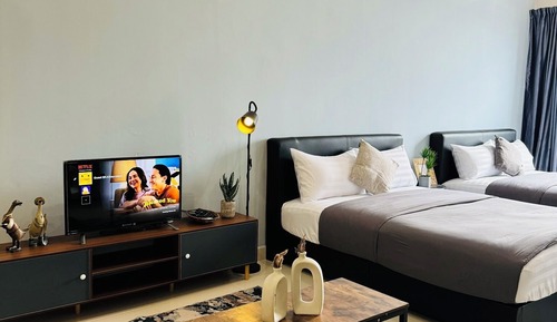 Superior Studio Suite, City View