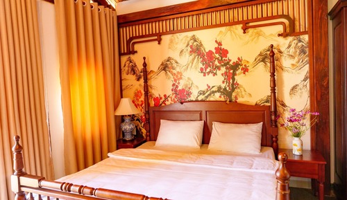 Deluxe House, Lake View