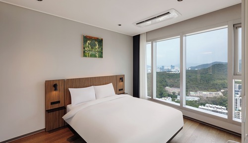 Panorama Suite Partial Ocean View