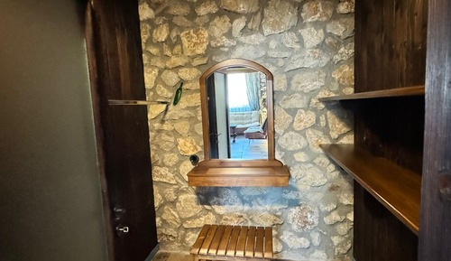 Suit Tas Ev Dag Manzarali