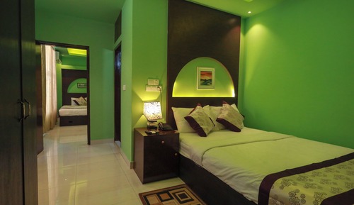 Honeymoon Suite, Lake View