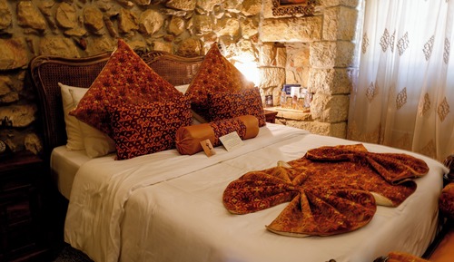 Junior Duplex, 1 Queen Bed, Courtyard View, Courtyard Area