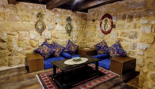 Junior Duplex, 1 Queen Bed, Fireplace, Courtyard Area