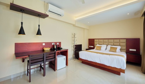 Deluxe Double Room, Balcony, Hill View