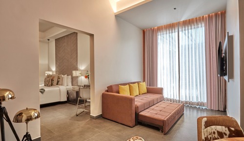 Superior Suite, Pool View (Deluxe Suite)