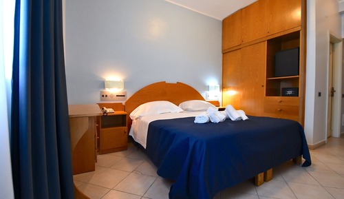 Double Room Single Use, 1 Large Twin Bed, Mountain View