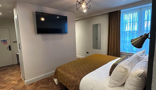 King or Twin Suite with a bath