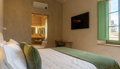 Deluxe Room, Patio, Garden View