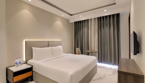 Executive Room, 1 King Bed, Balcony, City View