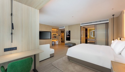 Suite, 1 King Bed (Smart Fitness Mirror)