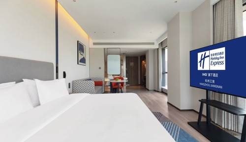 1 King Standard River View Extra Floor Space